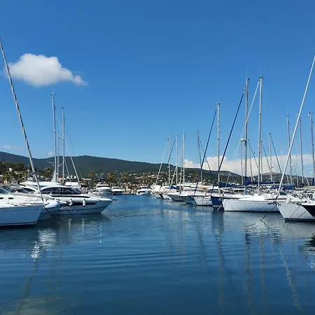 Apartment Terrasse, Centre-ville, 5 Min De La Cavalaire-sur-Mer